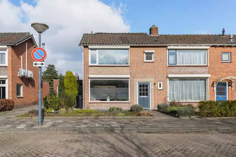 Huis te koop Waalwijk: Ruime woning met 3 slaapkamers en grote tuin