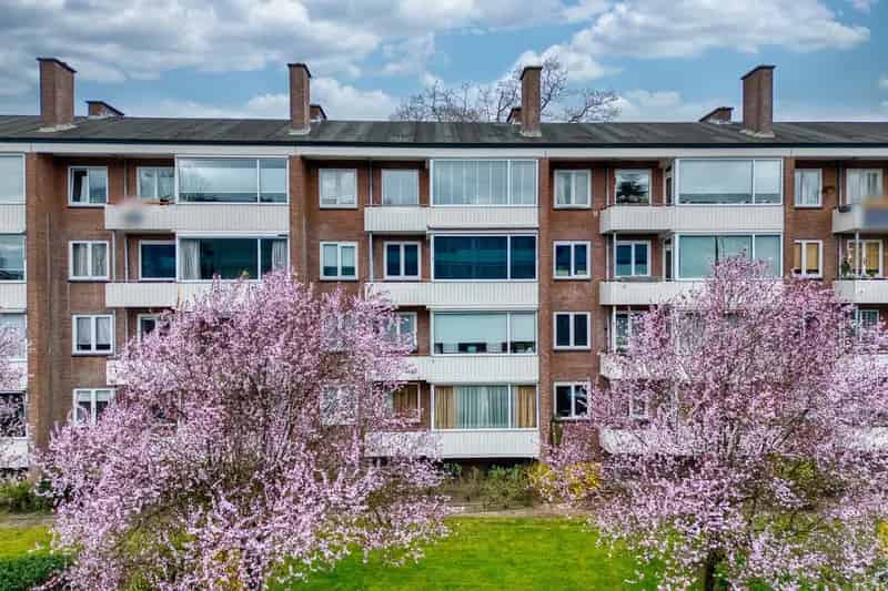 Ruim 3-kamer appartement Apeldoorn  Zuidbalkon  Lift  Groene omgeving