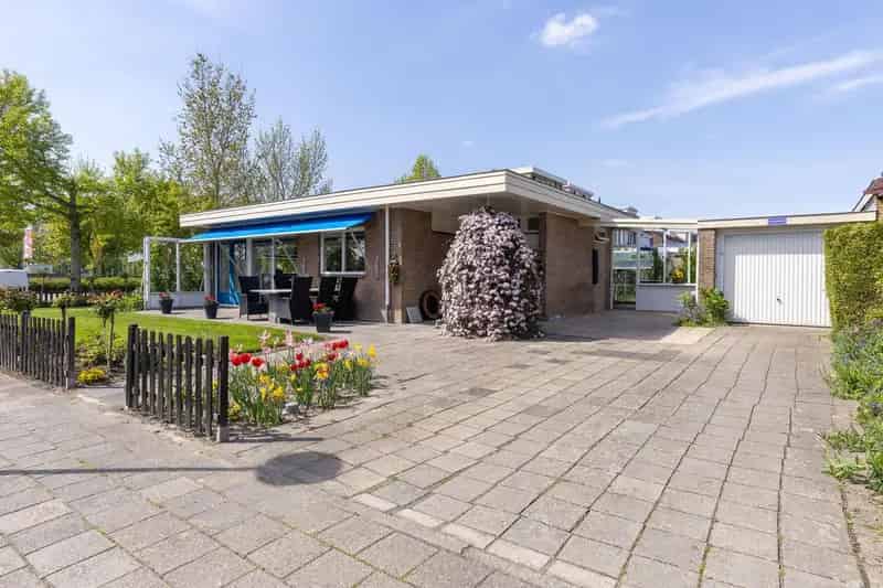 Gelijkvloerse woning Zwaag: Ruime tuin & garage