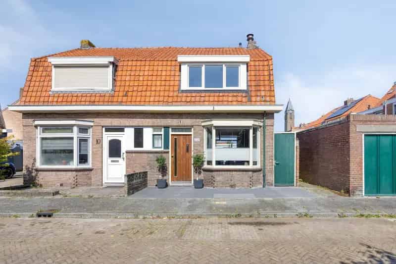 Twee-onder-een-kapwoning Kampen 3 slaapkamers moderne keuken tuin