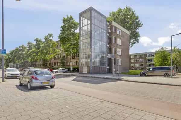 Ruim 3 kamer appartement te Rotterdam Pendrecht 71m2 Balkon Berging