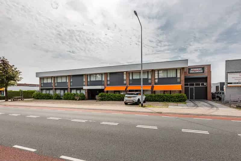 Bedrijfshal Weesp te koop 3703m2