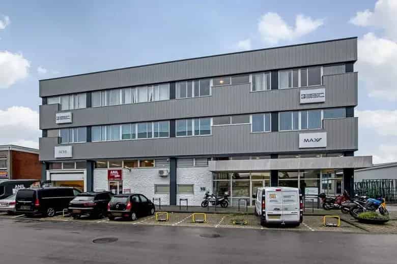 31 1320 m2 Kantoorruimte te Huur Zwanenburg
