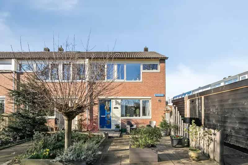 Huis te koop Soestburg Pijnacker 3 slaapkamers tuin parkeren