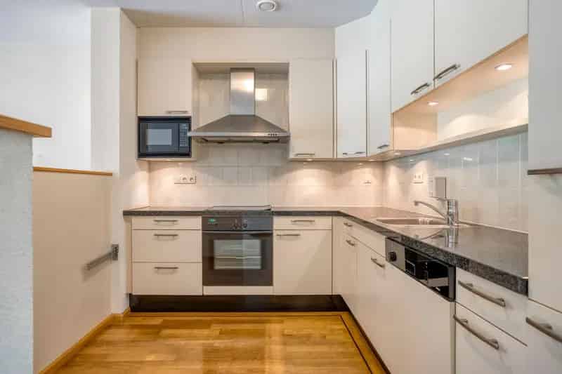 Appartement te koop Oss Bernhardlaan: Ruim 3-kamer appartement met 2 balkons en garage