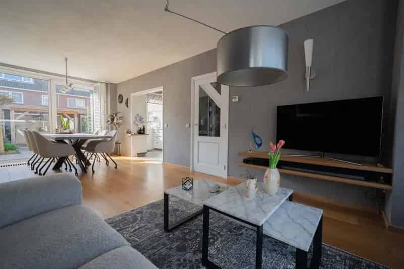 Huis te koop Heemskerk Spoellaan 17: Familiehuis met garage