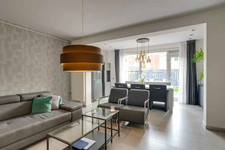 Huis te koop Leiden Merenwijk 100m2 13 zonnepanelen