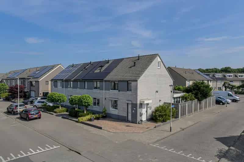 Huis te koop Breda Overkroeten: Ruime hoekwoning met tuinkamer