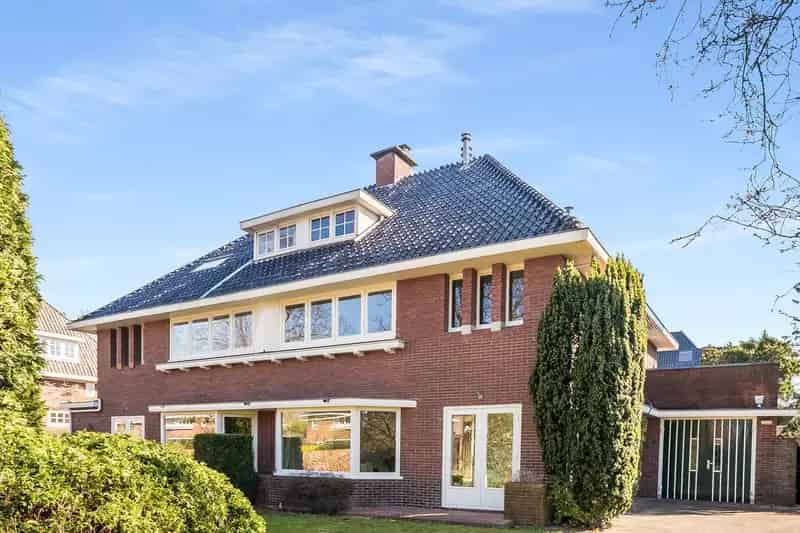 Jaren 30 Villa te koop in Naarden 6 slaapkamers 2 badkamers
