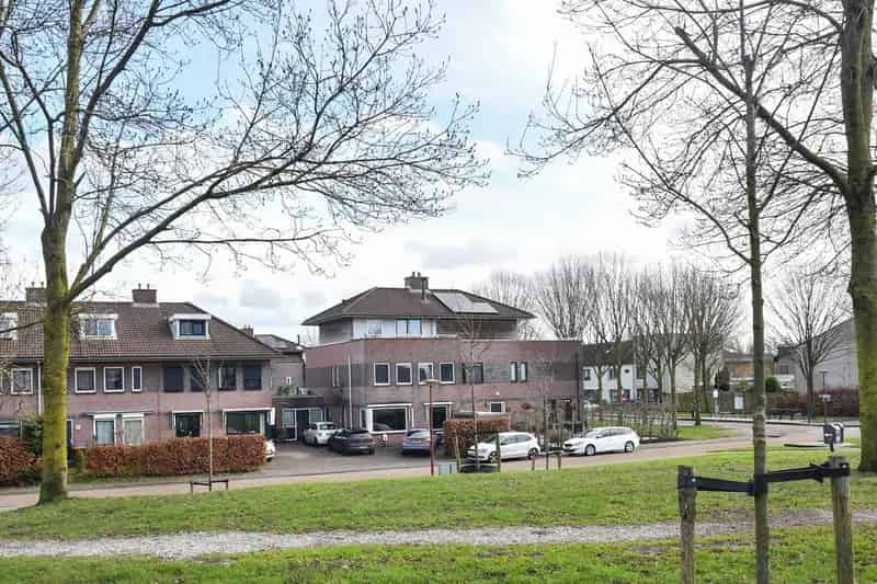 Tweekapper Landstrekenwijk Lelystad 3 slaapkamers serre tuin dakterras