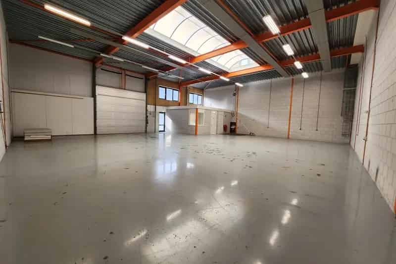 Bedrijfshal te huur Zwaag 335m2 Opslag Distributie