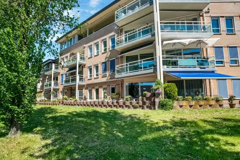 Appartement te koop Huissen: Ruim appartement met tuin en parkeerplaats