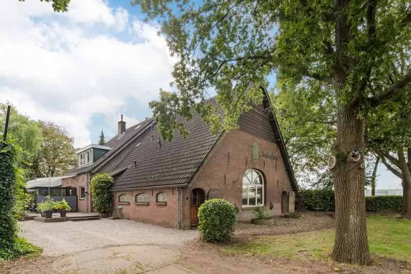 Woonboerderij te koop Oosterhout Gld 21807m²