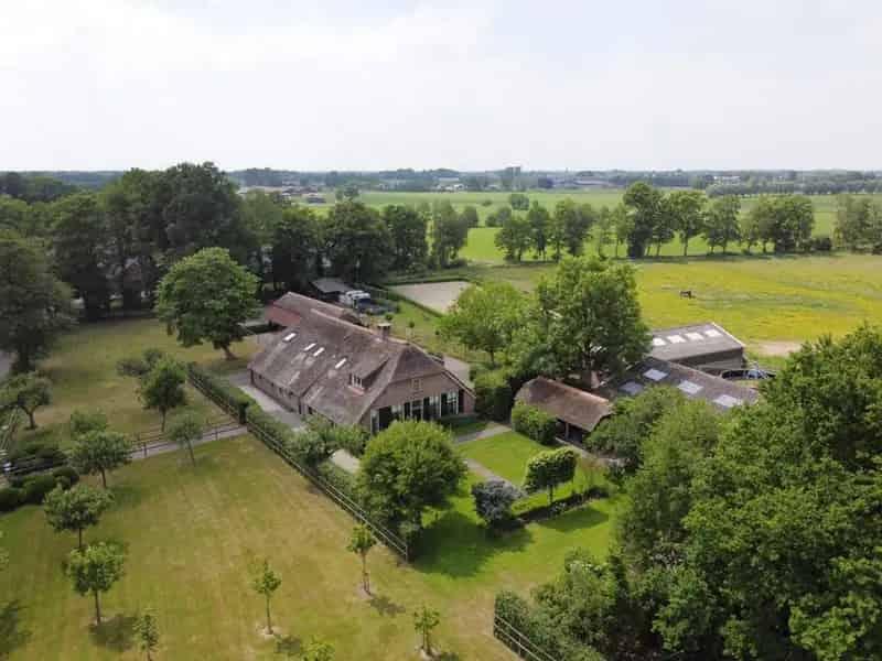 Boerderij met paardenstallen te koop Lunteren