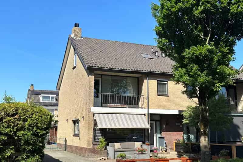 Twee Onder Een Kapwoning Eemnes 144m2 Ruime Tuin