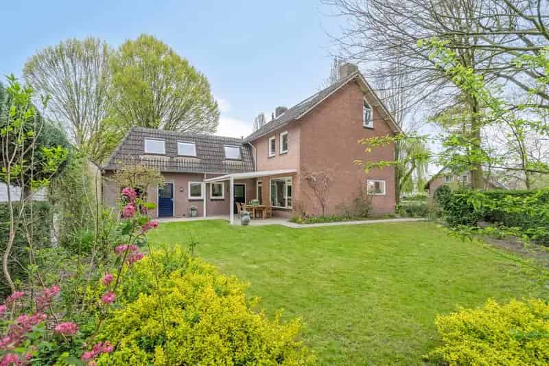 Royale Vrijstaande Woning te Heeswijk-Dinther 5 slaapkamers Grote Tuin