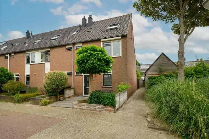 Huis te koop Naaldwijk 4 slaapkamers grote tuin