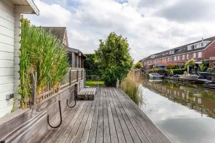 Vrijstaande Villa Aan Het Water Almere Buiten