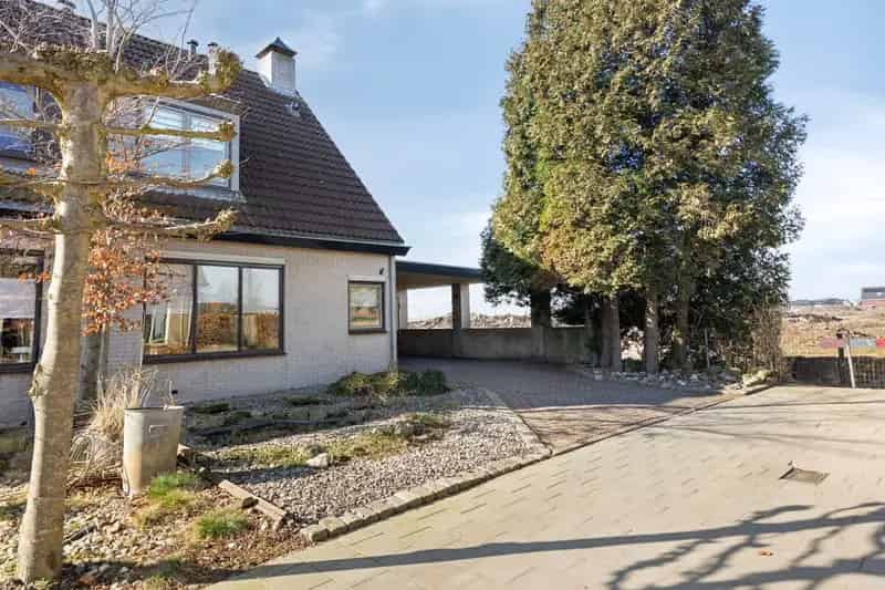 Ruime 2-onder-1-kapwoning Lage Zwaluwe