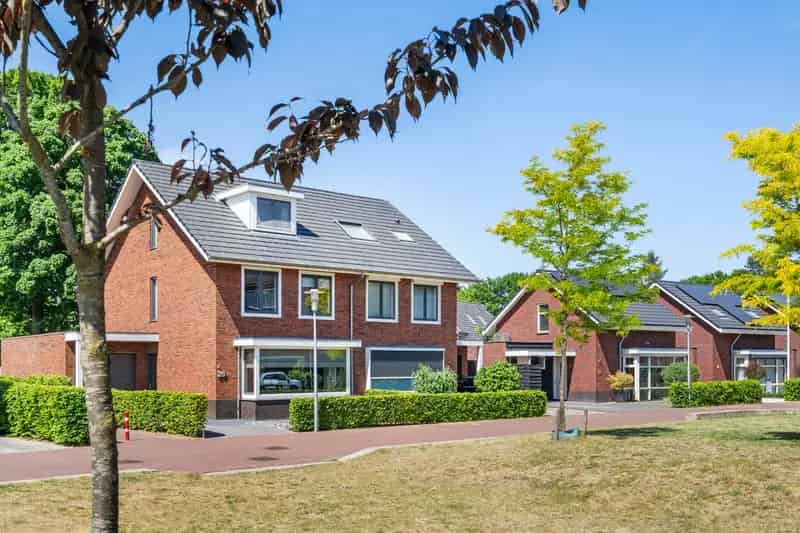 Huis te koop Bennekom: Ruim halfvrijstaand huis met 4 slaapkamers