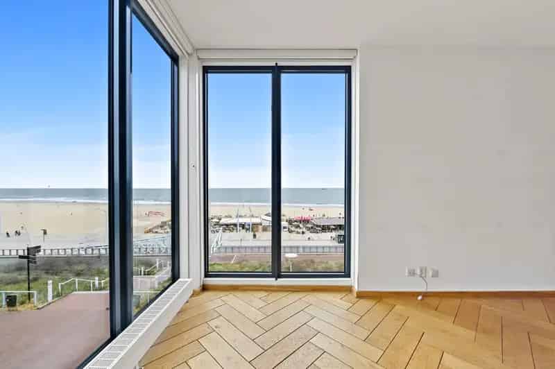 Zeer ruim appartement Scheveningen met zeezicht