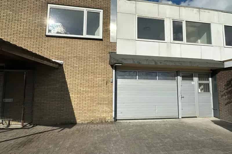 Bedrijfshal te Huur Woerden 170m² Kantoor Opslag Logistiek