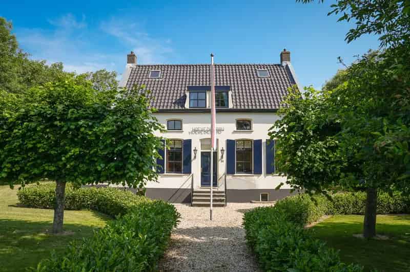 Hoeve De Raaij: Boerderij te koop aan de Waal
