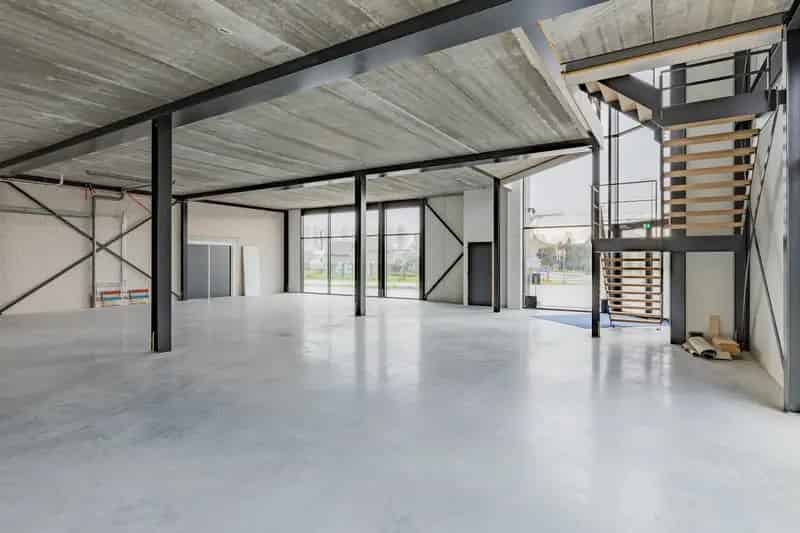 Bedrijfshal te huur Heeze: 1043m² showroom kantoor bedrijfsruimte