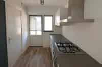 Gemoderniseerde bovenwoning nabij park met 2 slaapkamers
