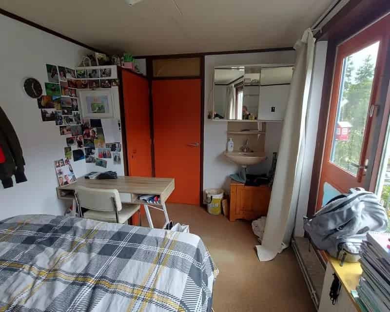 2 Lichte Moderne Kamers te Huur voor Vrouw