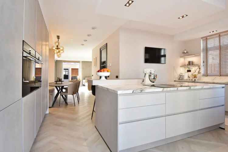 Huis te koop Vroondaal: Luxe 2-onder-1-kapwoning met tuin en oprit