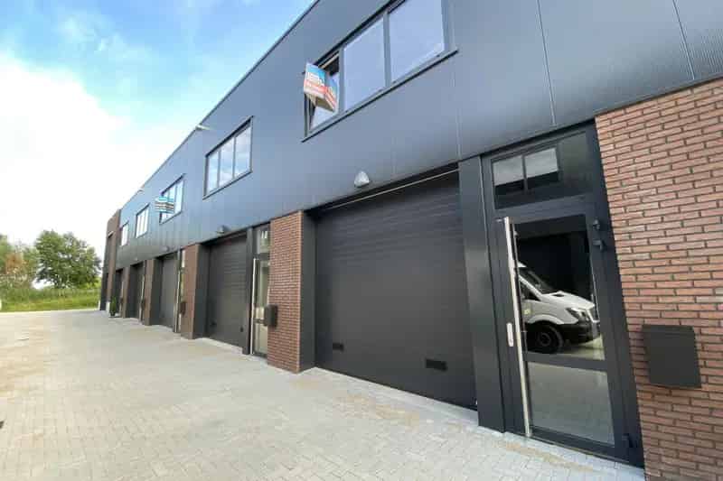 Bedrijfshal te huur Duiven - Moderne unit met kantoorruimte