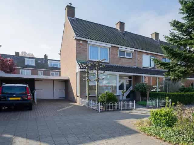 Familiehuis Spoellaan Heemskerk 3 slaapkamers garage