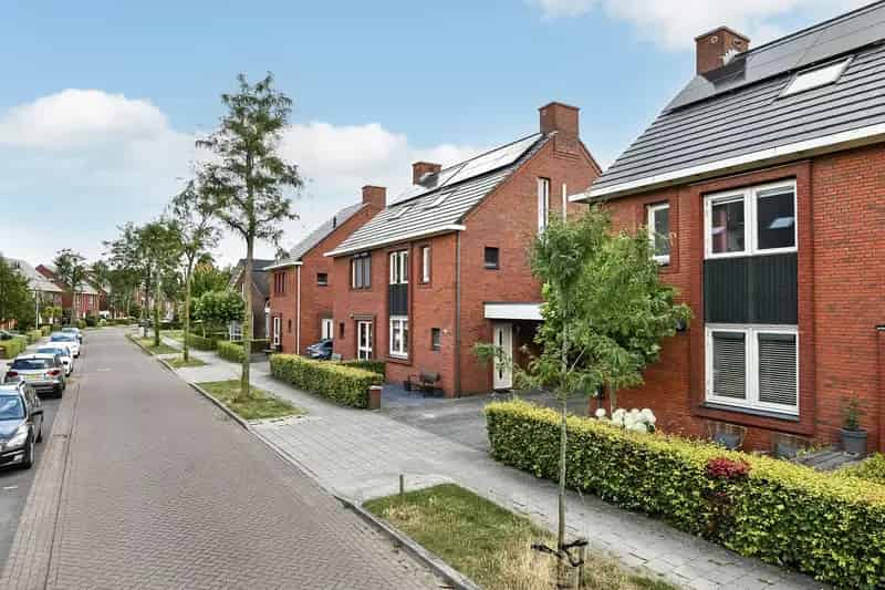 5 Slaapkamers, Tuin, Hybride Warmtepomp: Twee Onder Een Kapwoning
