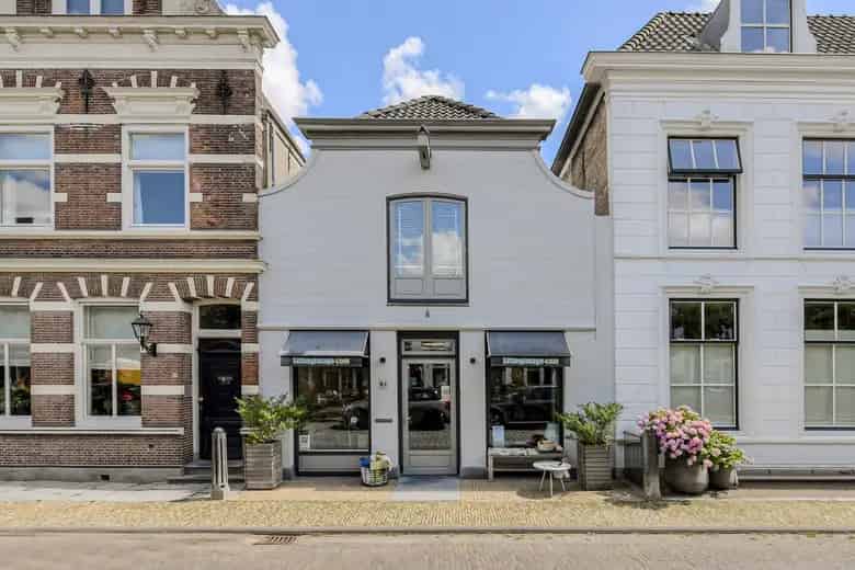 96m2 Winkelruimte te Koop Willemstad: Appartement Tuin Terras