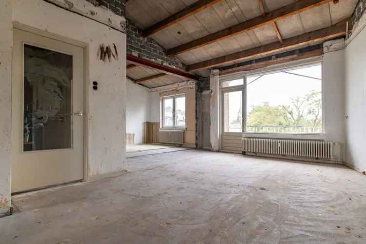 Appartement te koop Overveen: Casco woning met garage en balkon