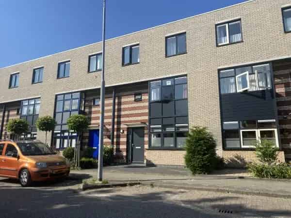 5-Kamer Tussenwoning Hoofddorp Nabij Winkelcentrum en Uitvalswegen