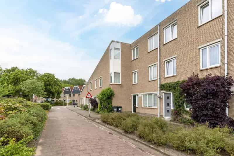 5 Slaapkamers Diemen - Ruime Tussenwoning Nabij Amsterdam
