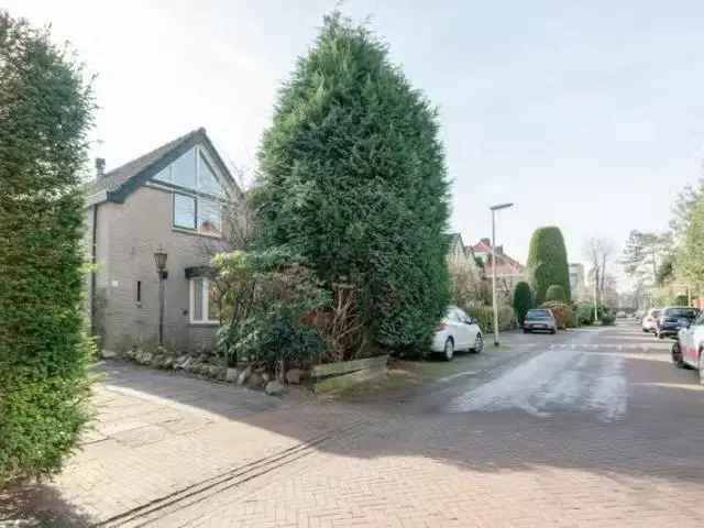 Hoekwoning Bussum Nabij Centrum en Station