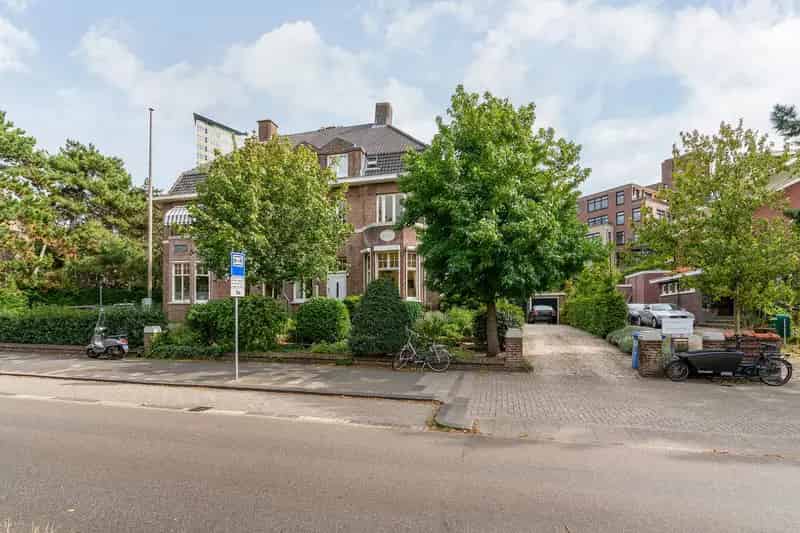 Appartement te koop Den Haag Eisenhowerlaan Ruim 2-laags bovenhuis