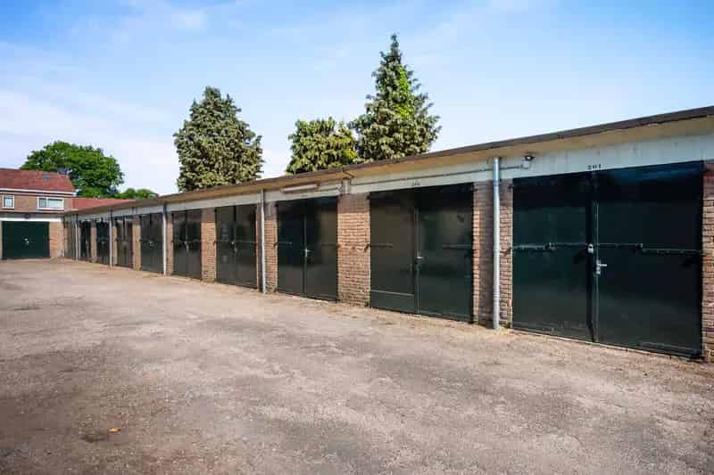 Belegging Apeldoorn: 49 Verhuurde Garageboxen Componistenkwartier