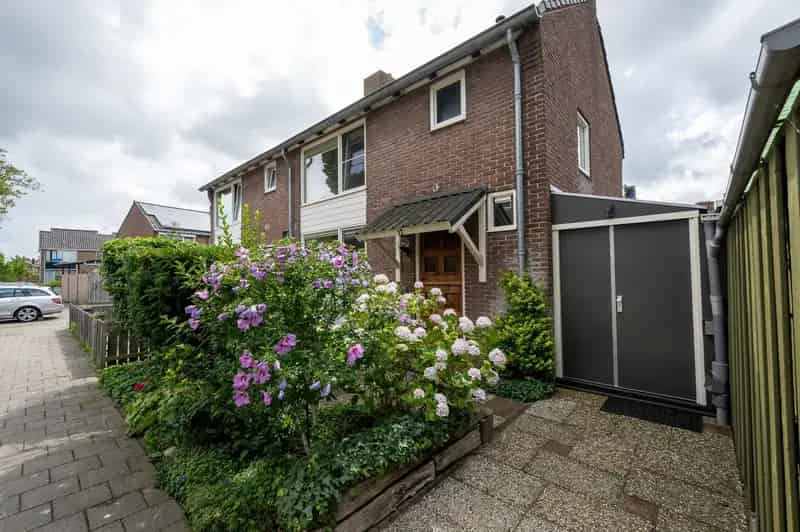 Tweekapper Krommenie: Ruime Tuin 3 Slaapkamers Nabij Winkels