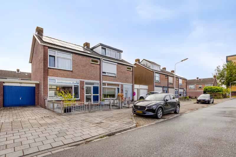 Te Koop: Ruime Twee Onder Een Kapwoning Oudelandse Hoeve