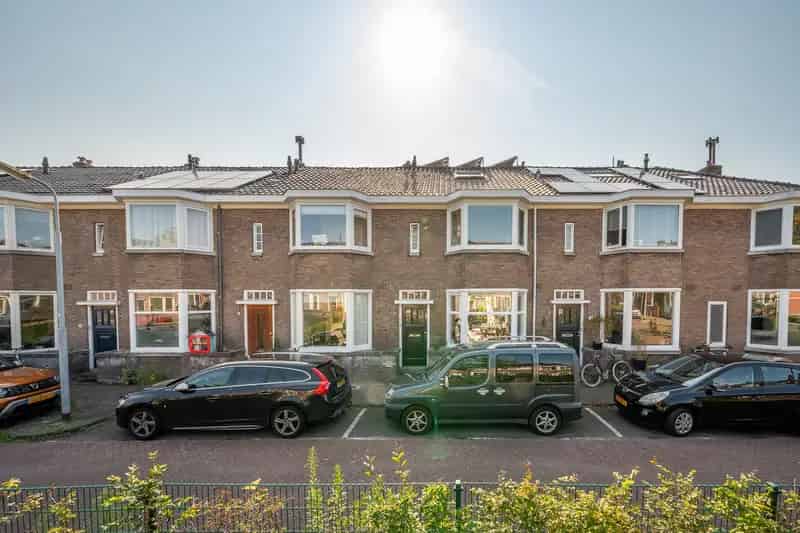 Huis te koop Zaandam: 4 Slaapkamers, Diepe Tuin, Nabij Amsterdam