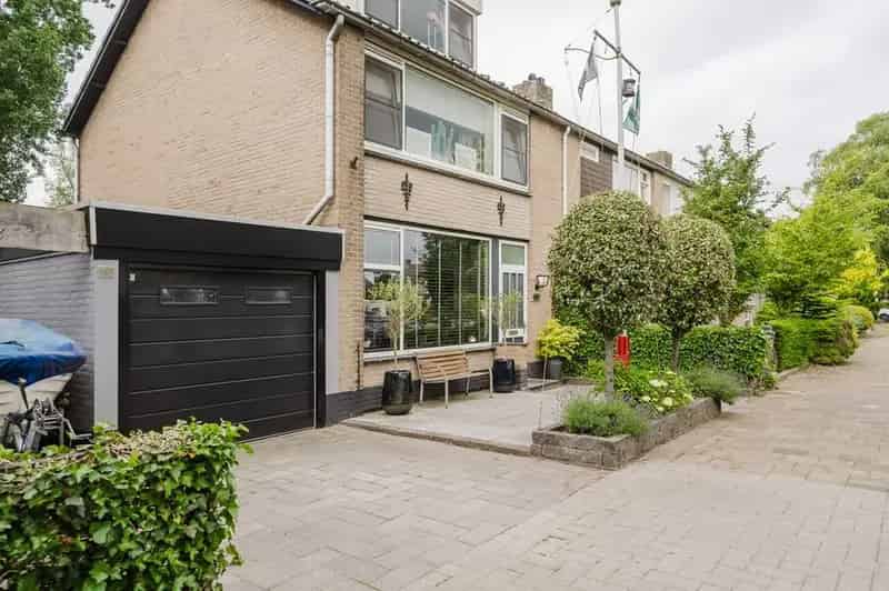 Hoekwoning Hoogvliet 4 slaapkamers Garage Tuin