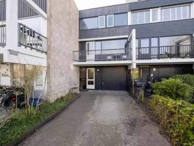 Ruime Tussenwoning Vinkeveen - Twee Balkons - Diepe Tuin