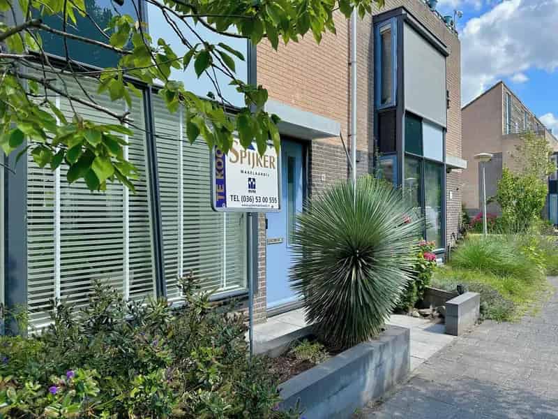 Huis te koop Almere: Ruime 4 slaapkamer dakterrashuis