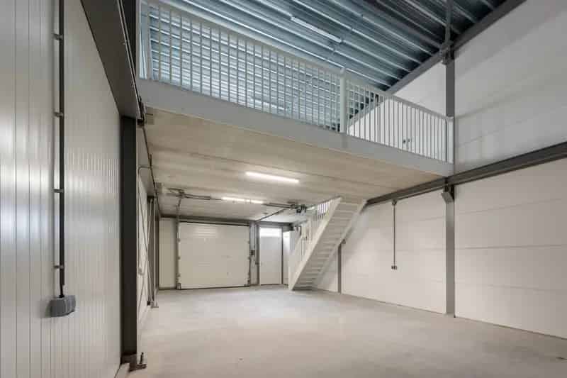 Bedrijfshal Almere 118m² 2 parkeerplaatsen