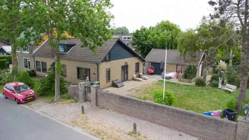 Luxe Vrijstaande Woning Aan Het Kanaal Hellevoetsluis