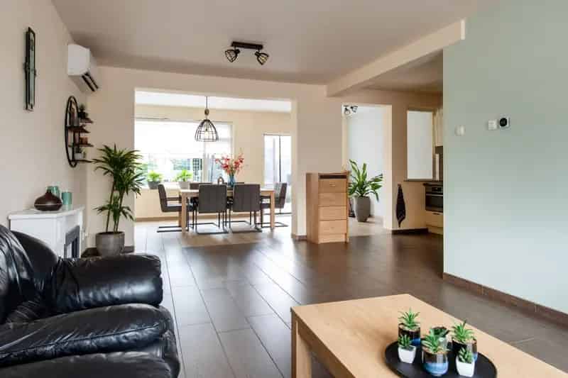 Zeer ruime 2-onder-1-kapwoning met 4 slaapkamers te koop